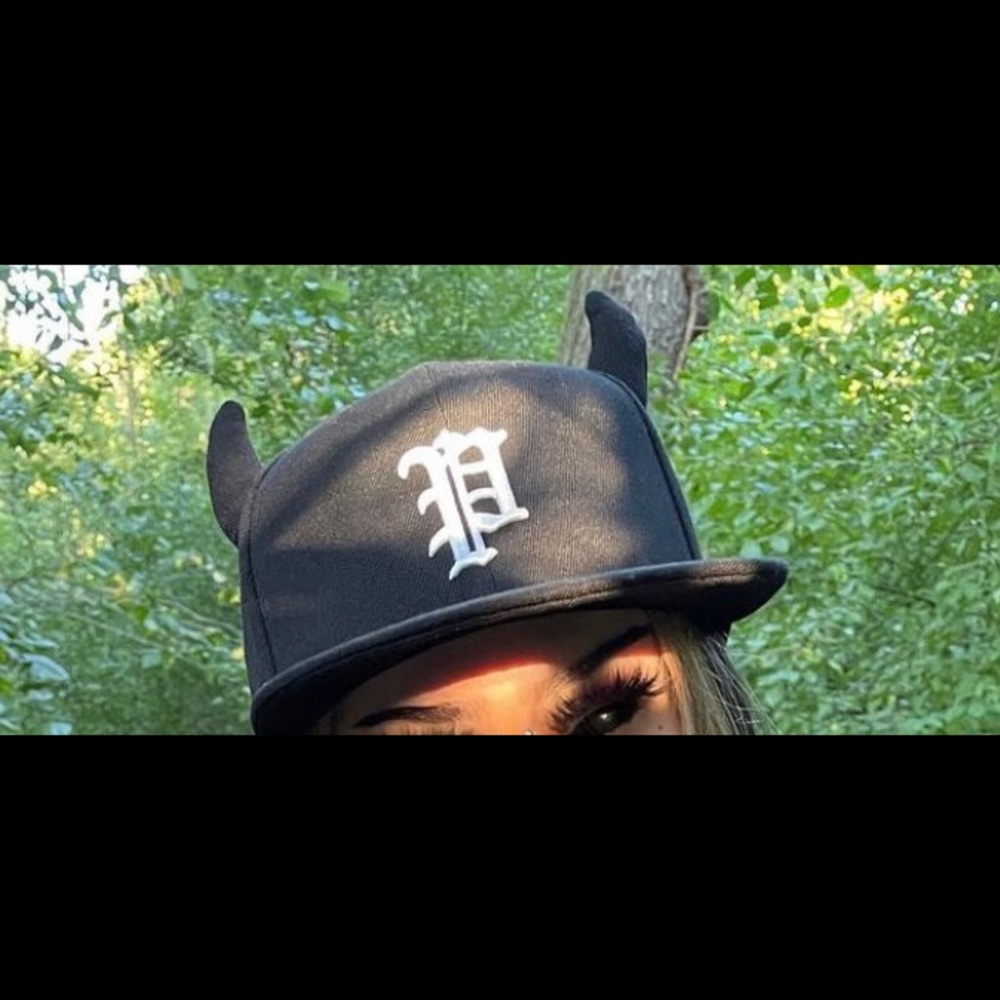 Black horned hat prolific